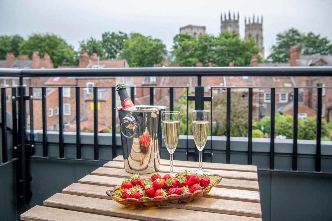 The Quadrant - The Carillon Suite York Exterior photo